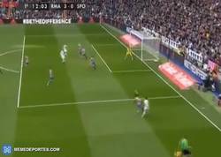 Enlace a GIF: Goooool de Benzema. ¡Y vaya golazo! La BBC marca 3 goles en 11 minutos . 3-0