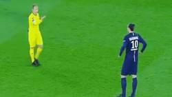 Enlace a GIF: Zlatan no va a los árbitros, los árbitros van a Zlatan