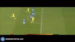Enlace a GIF: El golazo de Jovetic ante el Napoles en Coppa Italia