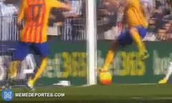 Enlace a GIF: Gol de Munir en el minuto 1 ante el Málaga