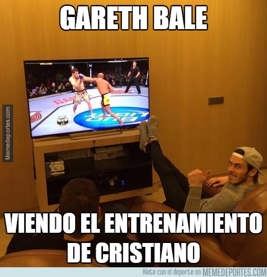 792623 - Gareth Bale viendo a Cristiano en la tele