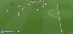 Enlace a GIF: Alexis Sánchez volvió tras su lesión a la titularidad y marcó ante el Burnley en FA Cup