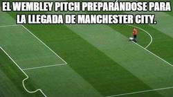Enlace a El Wembley Pitch preparándose para la llegada de Manchester City