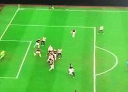 Enlace a GIF: El gol tempranero de Khazri ante el Manchester United