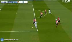 Enlace a GIF: Golaaaaaaaaazo de Cristiano frente al Athletic de Bilbao