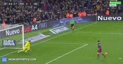Enlace a GIF: Messi haciendo una asistencia en el penalty. ¡SIMPLEMENTE BRUTAL!