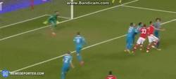 Enlace a GIF: El gol de Jonas para darle la victoria al Benfica ante el Zenit