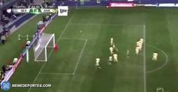 Enlace a GIF: Atentos al golazo brutal de Clint Dempsey de tiro libre en la CONCACAF