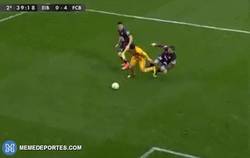 Enlace a GIF: El golazo de Suárez frente al Eibar