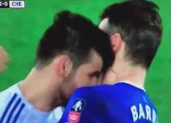Enlace a GIF: ¡¡Diego Costa muerde a Gareth Barry en pleno partido!! Se va expulsado del campo