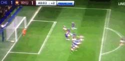 Enlace a GIF: Esta maravilla de gol acaba de marcar Cesc Fábregas frente al West Ham