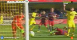 Enlace a GIF: Mathieu héroe en Villareal por este golazo en propia