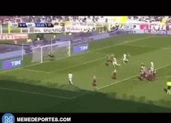 Enlace a GIF: El golazo de Paul Pogba frente al Torino