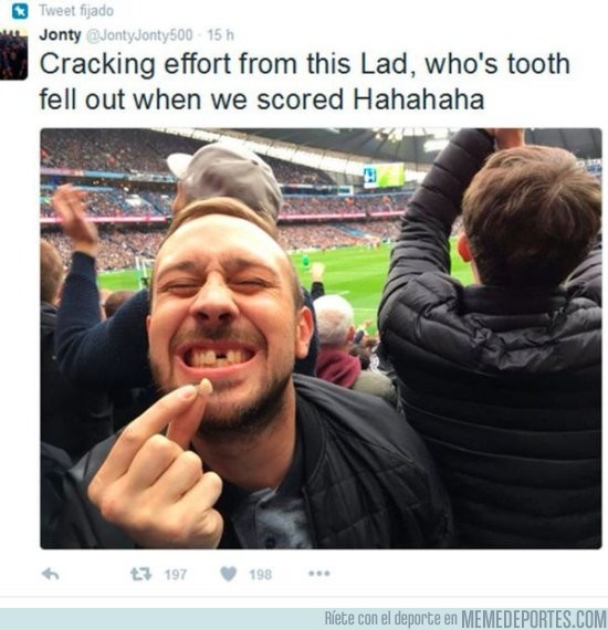 825177 - Este aficionado del United se rompió un diente al celebrar el gol de Rashford