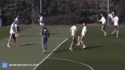 Enlace a GIF: El control de balón a lo Neymar de Enzo Zidane en el entrenamiento madrileño