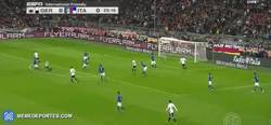 Enlace a GIF: Golazo de Toni Kroos ante Italia