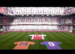 Enlace a Vídeo: El precioso homenaje de los aficionados del Ajax a Johan Cruyff. ¡IMPRESIONANTE!