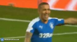 Enlace a GIF: Este fue el gol que le dio el ascenso al Glasgow Rangers en Escocia. ¡Vuelve a primera!