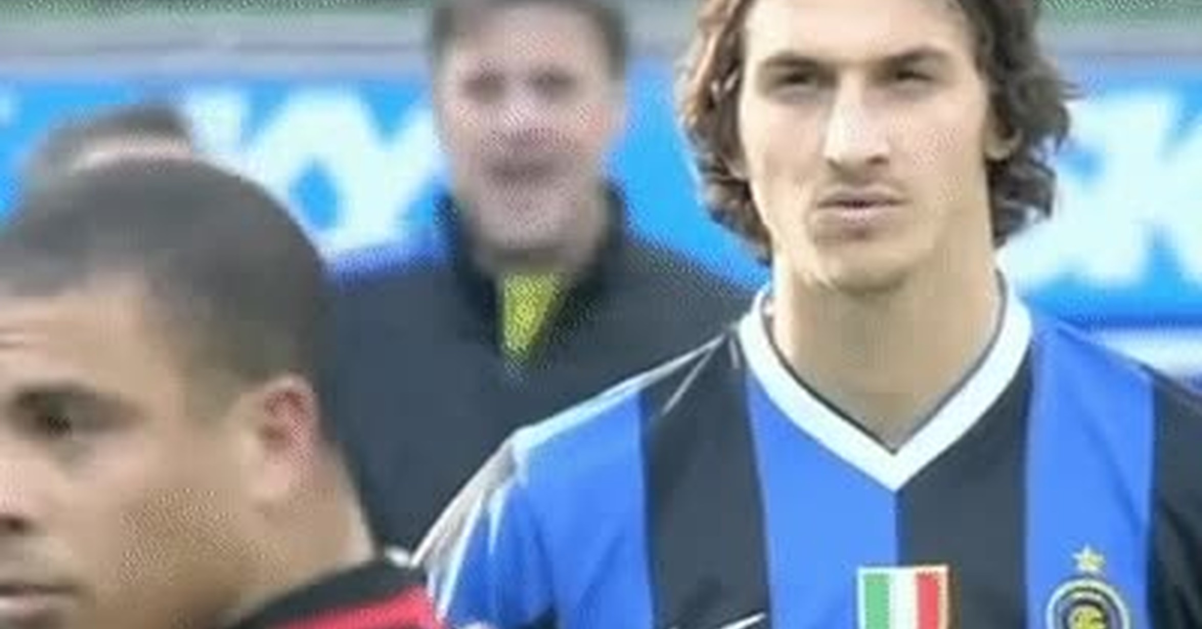 GIF Si Te Mira Como Zlatan Admiraba A Ronaldo Ella Es La Indicada