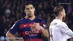 Enlace a GIF: Suárez, ¿comó ves la situación del Barca?... Gracias, Suaréz