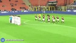 Enlace a GIF: El Milan hizo su versión del ‘haka’ previo al partido ante Carpi