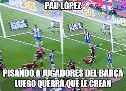 Enlace a Pau López vuelve a agredir, ahora a Luis Suárez