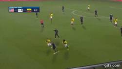 Enlace a GIF: Cómo se divierte Christian Pulisic, jugador del Borussia Dortmund ante Ecuador
