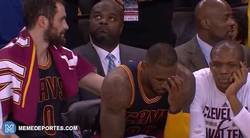 Enlace a GIF: ¿Por qué? ¿Por qué? ¿Por qué me fui de Miami?