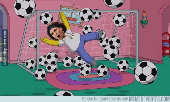 877057 - Ochoa durante el partido, no pudo con la goleada