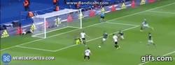 Enlace a GIF: Mario Gómez pone el primero ante Irlanda, tras gran pase de Müller