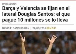 Enlace a Se va Douglas pero el Barça sigue a lo suyo