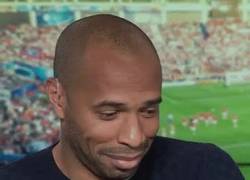 Enlace a GIF: Thierry Henry sufrió algo extraño en su boca durante su retransmisión