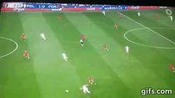 Enlace a GIF: Gol de Lewandowski al minuto 2 ante Portugal