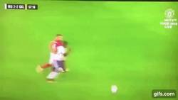 Enlace a GIF: La reacción de Zlatan Ibrahimovic tras un jugadón de Marcus Rahsford