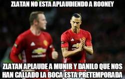 Enlace a Zlatan no está aplaudiendo a Rooney