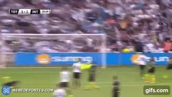 Enlace a GIF: Los Spurs golearon al Inter 6-1, el mejor gol se lo llevo el zurdo Erik Lamela