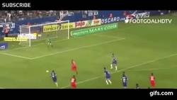 Enlace a GIF: El primer gol de la Ligue es del PSG, ocasión creada de Jesé que culmina Kurzawa ante el Bastia