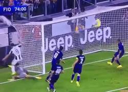 Enlace a GIF: ¡¡Y llega el primer gol de Higuaín con la Juventus!!