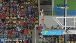 Enlace a GIF: El salto 'perfecto' de estos Juegos Olímpicos, por Bo Qiu