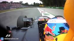 Enlace a GIF: Ricciardo celebra su adelantamiento. Algo poco común en F1