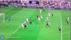Enlace a GIF: El golazo de Diego Costa de chilena que ponía el empate en el marcador