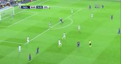 Enlace a GIF: El golazo de Luis Suárez con el control de pecho y volea sin dejarla bajar al suelo