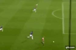 Enlace a GIF: ¡Feyernood gana al United! Gol de Vilhena tras un buen pase de Jorgensen 