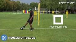 Enlace a GIF: Simplemente Ronaldinho
