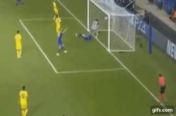 Enlace a GIF: Mientras tanto, el Leicester se impone sobre el Porto con gol de Slimani