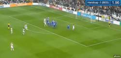 Enlace a GIF: Golazo de Quaresma de tiro libre ante Dynamo Kiev