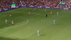 Enlace a GIF: Con este fallo de De Gea el Stoke empataba el partido