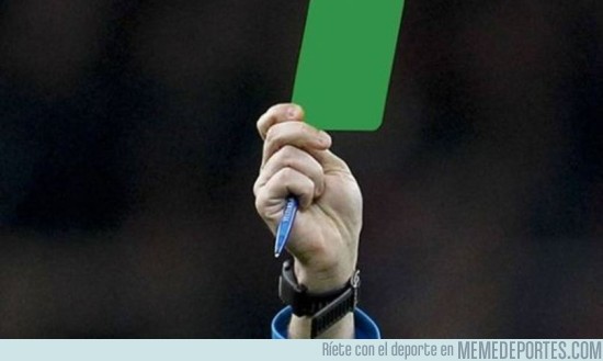 915232 - HISTÓRICO: Muestran la primera tarjeta verde de la historia del fútbol en la Serie B