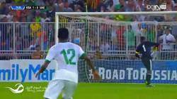 Enlace a GIF: Jugador de Arabia Saudí marca golazo a lo Van Basten
