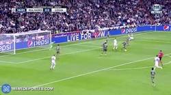 Enlace a GIF: Gol de Asensio que pone el tercero para el Real Madrid